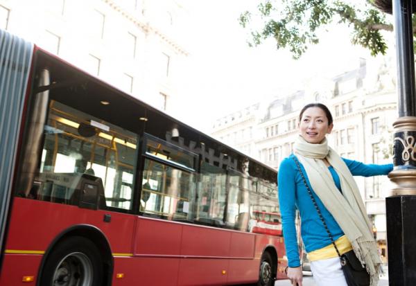 別因捨不得花錢，把自己越活越小！參加歐洲藝術團、帶節省父親去五星飯店的女子體悟：「我值得擁有美好」