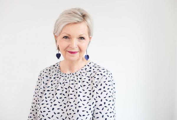 65歲創立化妝品牌，Tricia Cusden：女人的美不靠抗老