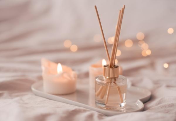 每天都在家，如何避免大腦過度疲憊？調香師梨鹿：選對香氣，劃清平日和假日的界線