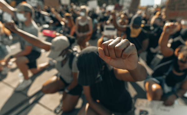 你關心政治嗎？我們的民主制度應該帶領我們邁向什麼樣的未來？