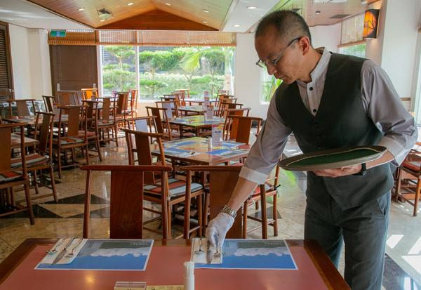 56歲重回職場，有收入又能照顧媽媽！老爺酒店、畢嘉士基金會，如何職務再設計讓熟齡工作更順利？