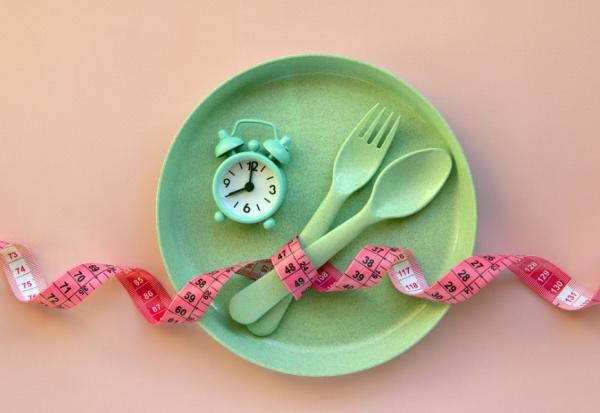 70歲改變生活，一年後瘦10公斤、脂肪肝消失！醫：做這三件事，晚餐怎麼吃是重點