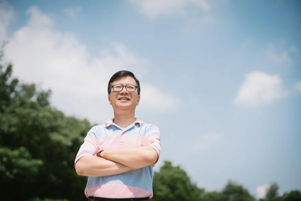 保持豁達，沒死就很快樂！58歲潘懷宗：困難一定有，但慢慢都會過去