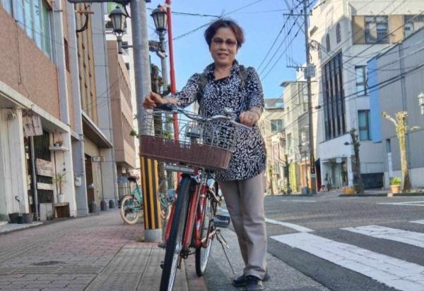 75歲終於踏出人生第一次自由行，像單身貴族好快樂！許美月：在家裡怕一輩子，永遠都走不出去