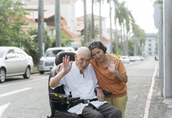 70歲創業、80歲學電腦、90歲學智慧手機！102歲人瑞勞亦儉：人若不持續學習，很多事做不了啊