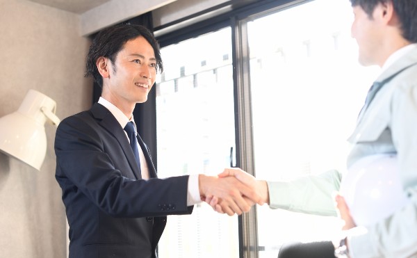 平凡的廚具銷售員，卻創造500萬美元的業績！了解「光環效應」帶來的槓桿效益