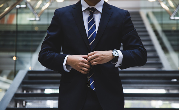 你相信陌生人，還是企業公關發言人所說的話？