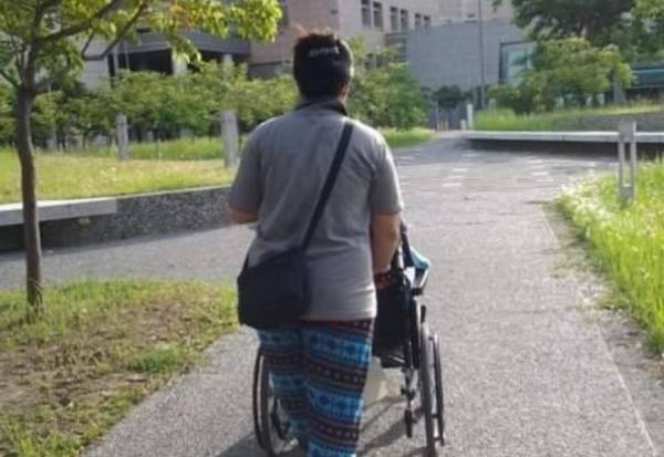 照顧癱瘓先生8年、3位家人曾同時進加護病房！月半姨婆：照顧之路怎麼走，才能顧家人也顧自己？