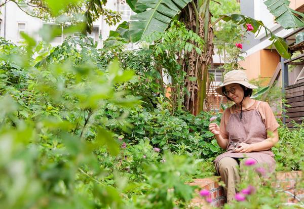 將自家陽台打造成可食地景，美味也美觀的小花園！園藝治療師劉雨青與自然韻律同步的生活