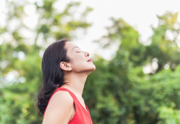 心情低落、聽力變差⋯都是失智危險因子！健腦守則「4護＋6養」活化腦力、延緩神經退化