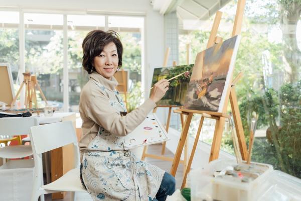 59歲丁菱娟開油畫展：一年學一件事，真的能完成夢想！