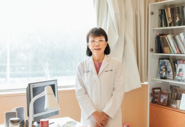 林靜芸專欄｜頭髮變細、易掉髮？女性更年期掉髮的解決之道