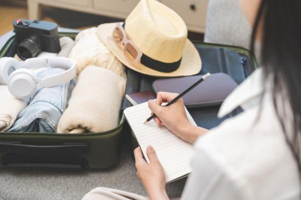 帶爸媽出國不再手忙腳亂！7項長輩專屬行李清單一次搞定，減少危險、舒適出遊