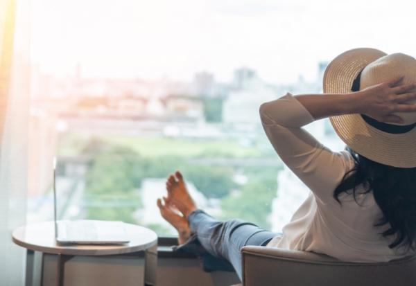 只做喜歡的工作，不到40歲滾出日幣5千萬資產！日本平凡部落客半退休半工作「微FIRE」人生：維持旅遊生活、退休金持續增加，怎辦到？