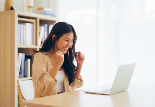 哈佛研究：比起冷靜，說「我很興奮」的人較能完成高壓任務！如何正確命名情緒，讓自己更強大？