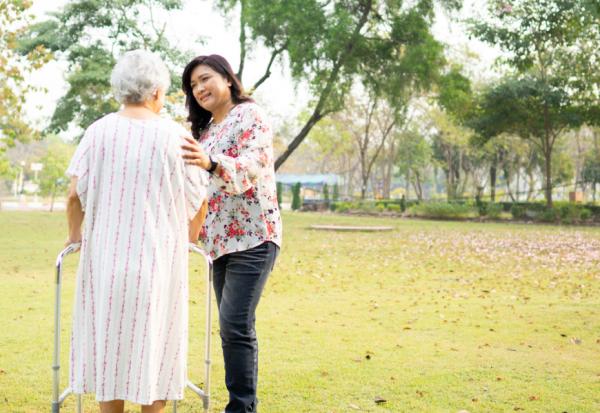90歲失智婆婆反覆住院，該繼續積極治療嗎？陳乃菁：釐清是她覺得需要，還是為了滿足你的安全感