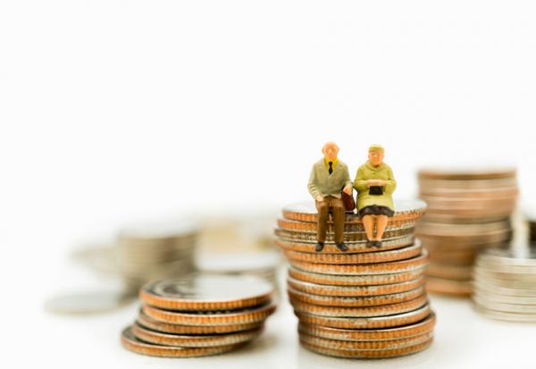 退休前，如何查詢勞保勞退新制專戶有多少錢？勞退何時領最好、一次領和分月領差在哪？