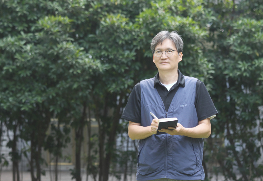 銀行主管48歲退休，彌補人生2個遺憾！陳志忠：轉行當繪畫直播主，被療癒也更踏實了