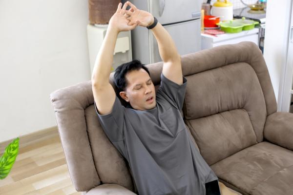 一到週末就感到痛苦的男性，比想像得多！枡野俊明：無所事事不會消除疲勞，還會滋生不安