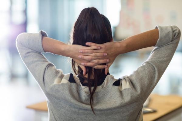 肩頸僵硬是百病之源！醫師：每15分鐘做一次這動作，避免自律神經失調疾病