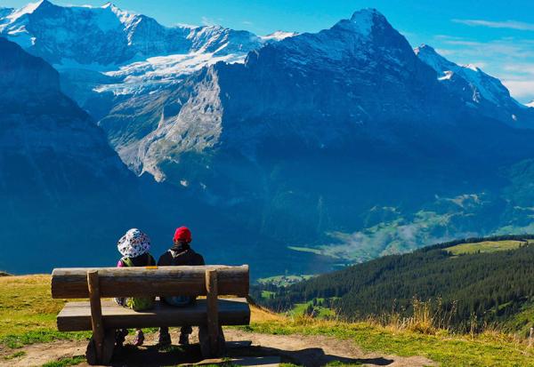 旅行作家雪兒的「爸媽旅行團」：跟長輩出去玩，行程怎麼排？長輩捨不得花錢，如何讓大家都開心？