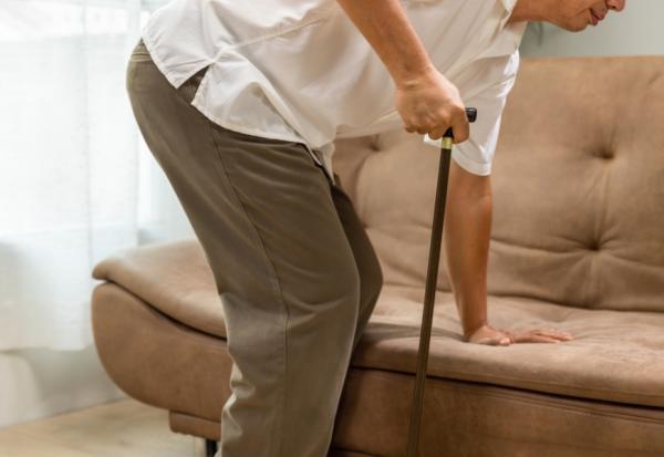 肌少症有5症狀，起立坐下5次逾12秒就可能是！如何自我檢測並改善？