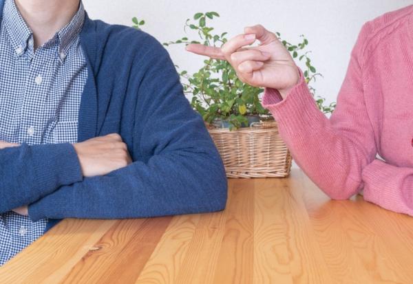 妻住院渴望陪伴，卻問夫「要不要回家休息？」再暗自委屈！曖昧溝通是婚姻衝突的來源，怎麼避免？