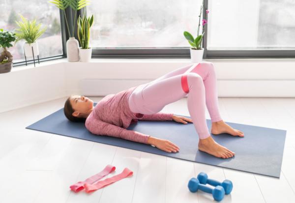 照護線上｜改善髖部疼痛，如何適度活動？6個基礎動作穩定髖部肌群，並強化臀肌 