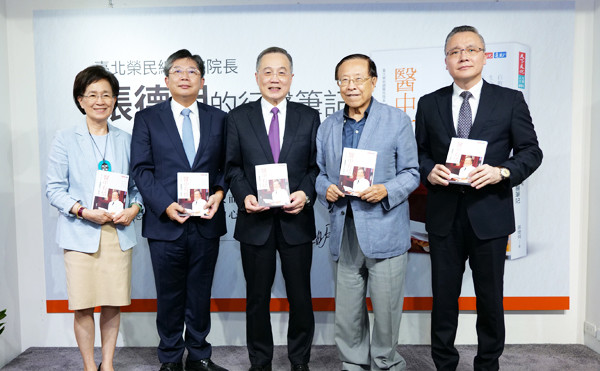 張德明院長不忘初心！40年從醫感悟，化為103篇行醫筆記