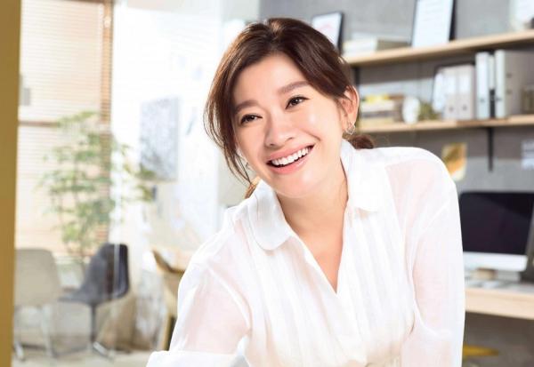 日票選「輕熟美｣代表！47歲篠原涼子的臉部減齡秘訣：早上起床吃小黃瓜