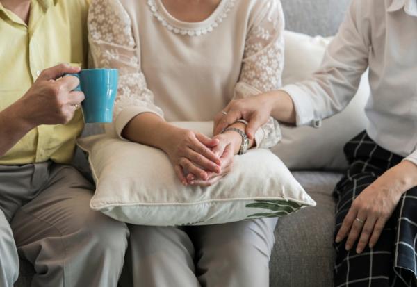 「重視養生又沒做壞事，為什麼是我得癌症？」癌症心理師：罹癌後震驚、難受，如何找到情緒出口？