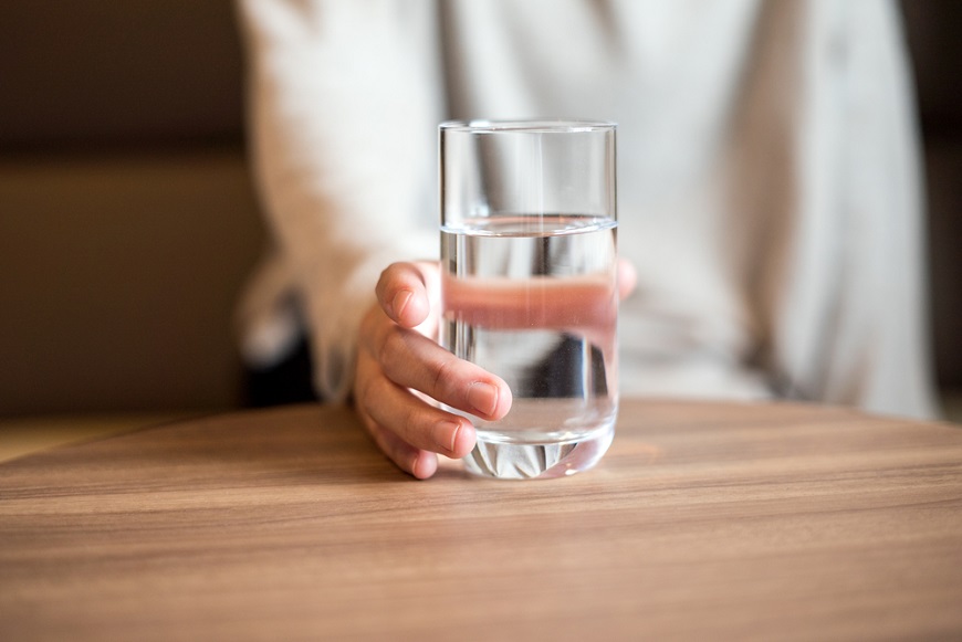 多喝水不一定好，會傷腎變胖！中醫：如何喝，避免「水濕邪氣」？