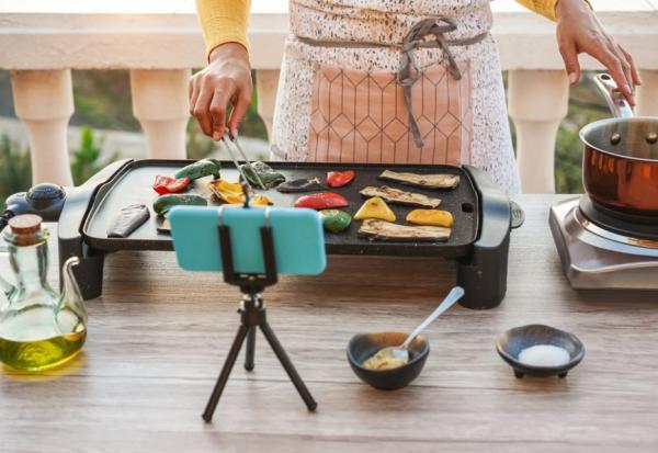 手機怎麼拍Vlog？從拍攝內容到剪輯App，給新手的入門指南