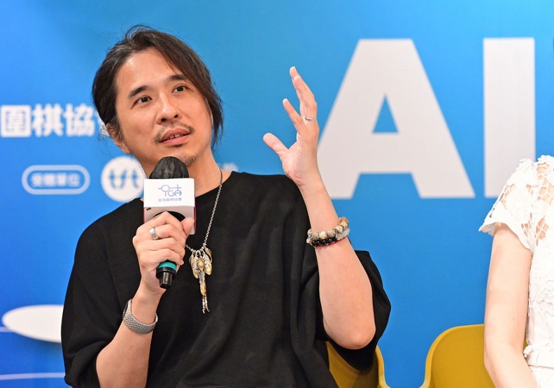 教育部政務次長葉丙成推薦《工作媽媽學會的事》：放下焦慮，陪孩子走一段自在的成長旅程