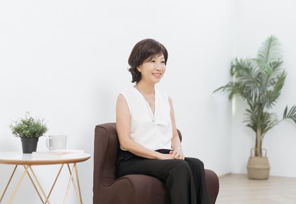 每一年都要過得比去年好！丁菱娟：善待身體才能持續往前，每天一定端坐、散步與沉澱