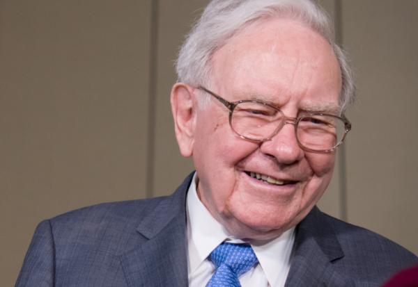 巴菲特的資產9成是50後才賺到！如何讓財富像雪球，活愈久滾愈多？