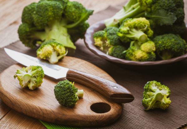 綠花椰菜是最佳抗癌蔬菜，但切好馬上煮竟大失效！怎麼烹調對健康最好？