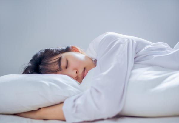 半夜醒來上廁所，就此睡不著怎麼辦？40歲後近4成人有夜尿困擾，怎麼改善？