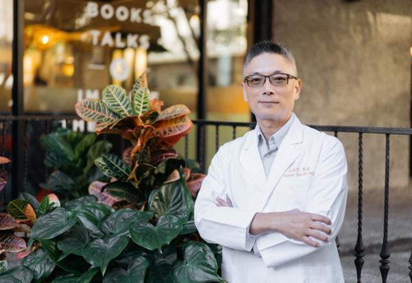 喉嚨也會有肌少症，讓聲音變老、吞嚥困難！方端仁醫師：一根吸管練習，讓喉嚨逆齡