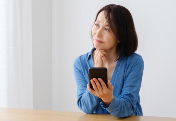 常想不起人名，小心是「手機失智症」！3大症狀自測，4個方法讓腦袋重獲清爽