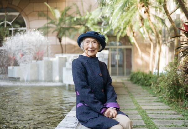 近百歲仍行動自如，一舉一動都優雅！包英敏：4個凍齡養生法，活到98歲也要美美的！