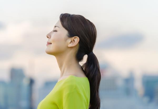 當大環境不佳、健康亮紅燈、為家人擔心，如何讓自己保持希望？3個步驟練習，主動創造好一點的未來