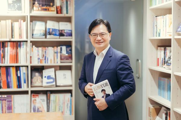 PODCAST | 50+Talk ep96. 通膨時代，退休金如何愈來愈多？財金教授周冠男：只做1件事，資產至少多了5倍！