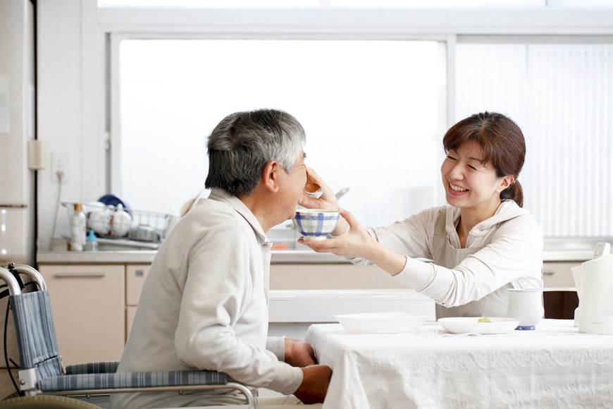 【律師娘專欄】手足不照顧爸媽，法律可以幫你什麼忙？ 