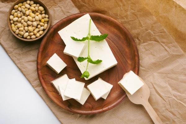 讓皮膚變膨又飽水，該怎麼吃？營養師的膠原蛋白飲食法：5重點養出彈力肌