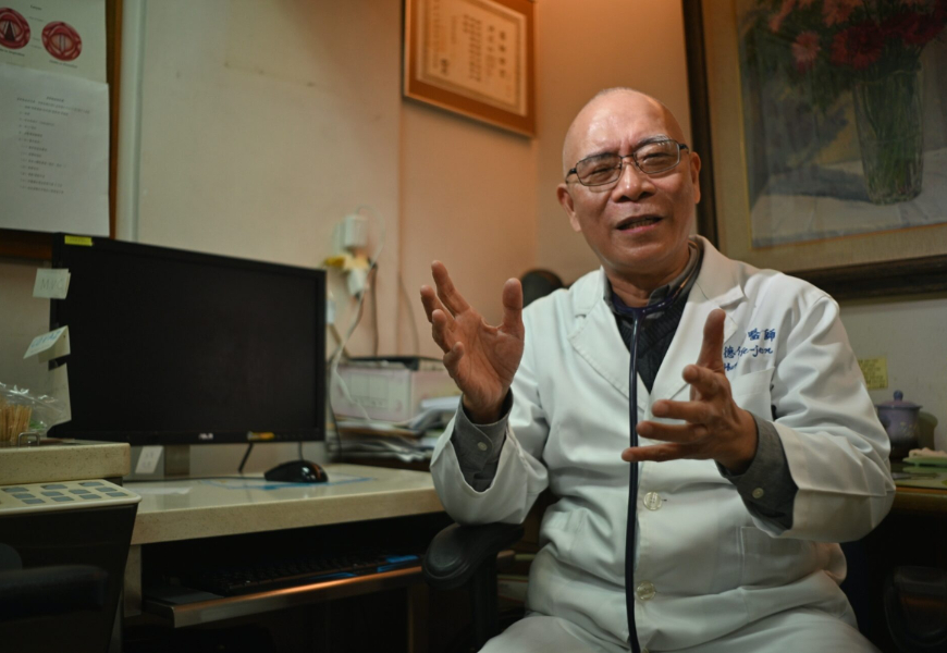孝順不能只有一人獨享！居家安寧醫師洪德仁：當天邊孝子和照顧者意見不同，如何讓老父善終？