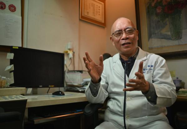 孝順不能只有一人獨享！居家安寧醫師洪德仁：當天邊孝子和照顧者意見不同，如何讓老父善終？