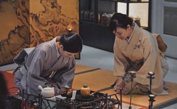 日本茶道精神：茶會座位順序、茶點吃法、飲用茶禮儀都有講究｜《三都傳奇》