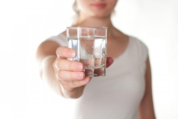 時常口乾、眼乾？女性45歲後，小心是免疫系統的「乾燥症」