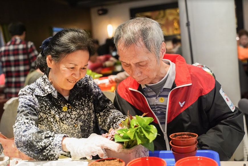 「初老」照顧「老老」怎麼打長期戰？新手失智照顧者的5大戰略
